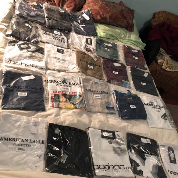 American Eagle T-shirt’s